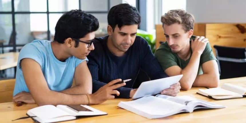 मेरिट सूची के साथ, विभाग प्रथम वर्ष जूनियर कॉलेज (FYJC) या कक्षा 11 में प्रवेश के लिए कट-ऑफ सूची भी जारी करेगा। (प्रतीकात्मक- फ्रीपिक)